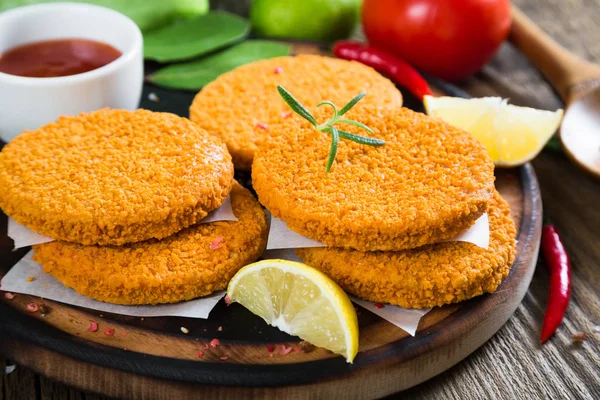 Çiğ balık Burger ve baharatlar