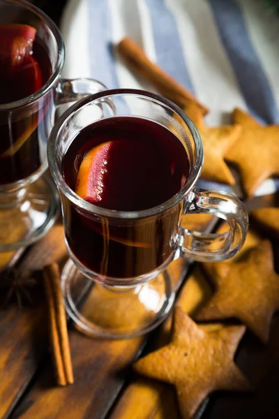 Glühwein, weihnachtliche Leckereien — Stockfoto