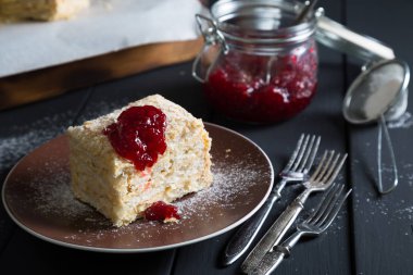 Napolyon kek Frambuaz reçeli ile