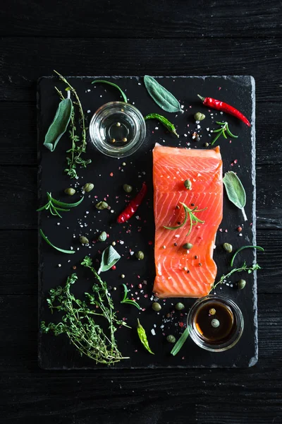 Salmon with spices and herbs — Stock Photo, Image