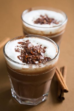 sıcak çikolata köpük ile