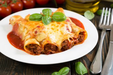 Et ve peynir ile makarna