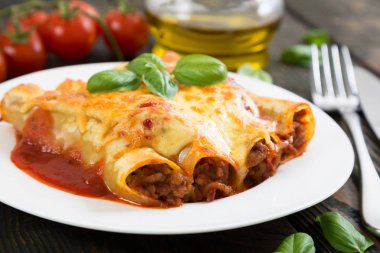 Et ve peynir ile makarna