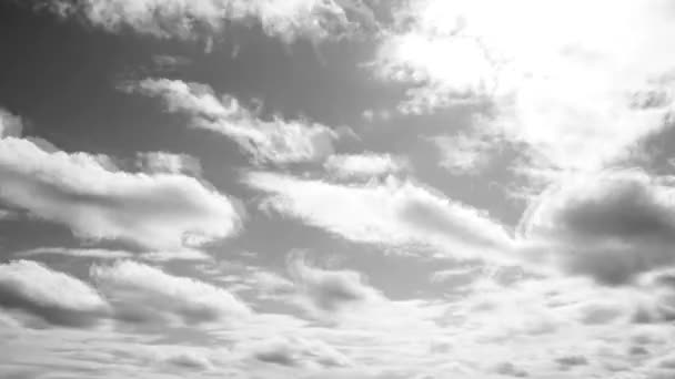 Gerakan awan. Hitam dan putih waktu lap lanskap — Stok Video