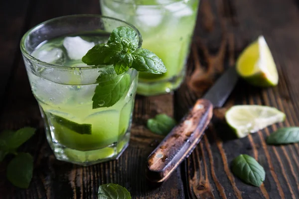 Mojito on a wooden table — Stock Photo, Image