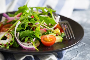 Taze sebze salatası