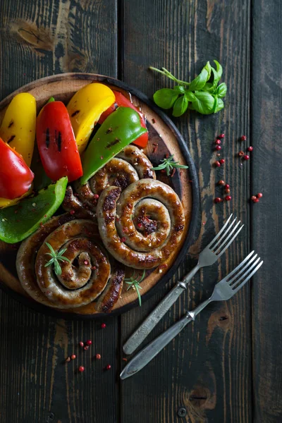 Gegrilde worstjes en paprika — Stockfoto