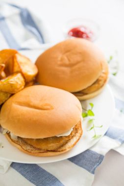 Chickenburgers ve patates kızartması