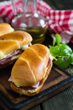 Masada sıcak İtalyan sandviç