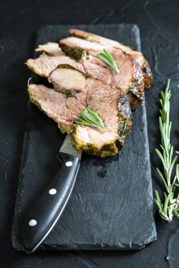 Pişmiş domuz parçaları