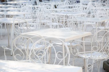 Yaz restoran ziyaret edenler olmadan