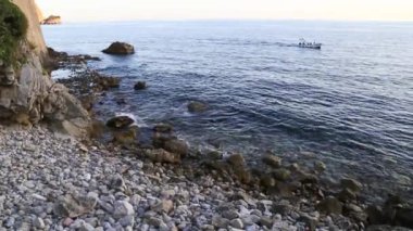 Adriyatik Denizi kıyısında. Karadağ