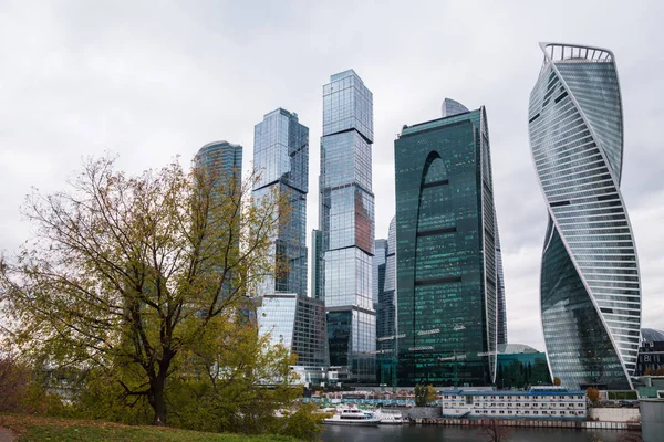 Parco autunnale nel centro di Mosca — Foto Stock