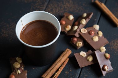 Kağıt bardak sıcak çikolata