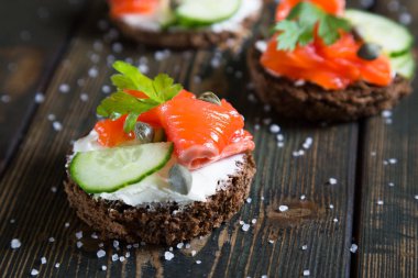 Somon füme sandviç.