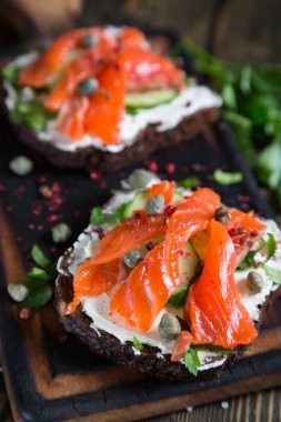 Somon füme sandviç.