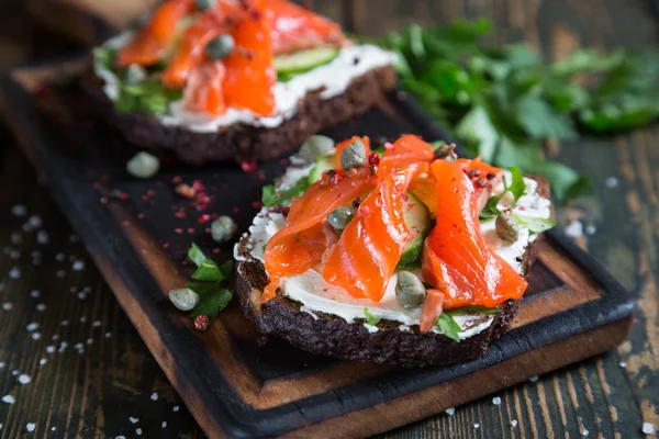 Somon füme sandviç.