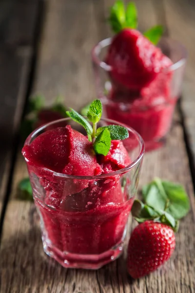 Sorbetto Fragole Fatto Casa Sul Tavolo — Foto Stock