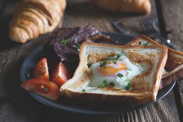 Ovos Mexidos Com Torrada Bacon Carne Bovina — Fotografia de Stock