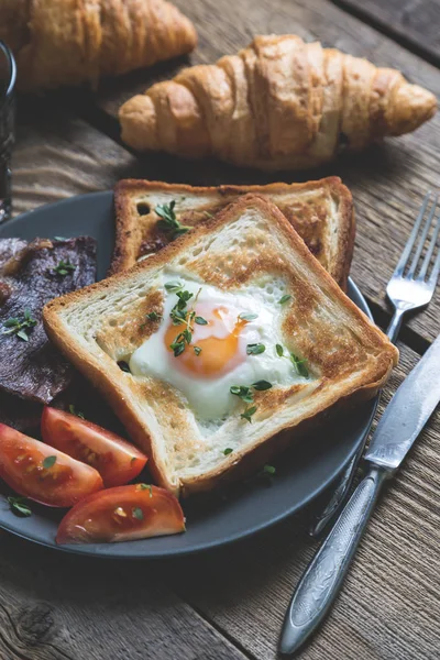 Ovos Mexidos Com Torrada Bacon Carne Bovina — Fotografia de Stock