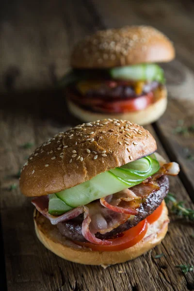 Big Burger Bacon Fresh Cucumber — Stock Photo, Image