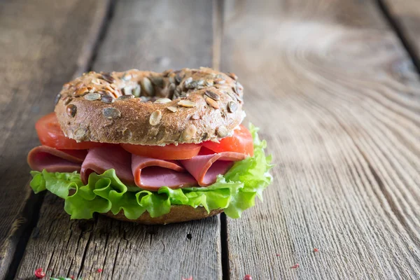 Bagel Con Carne Verduras — Foto de Stock