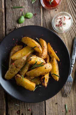 otlar fırında patates