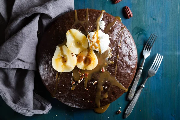 Шоколадный Пирог Грушей Карамелью — стоковое фото