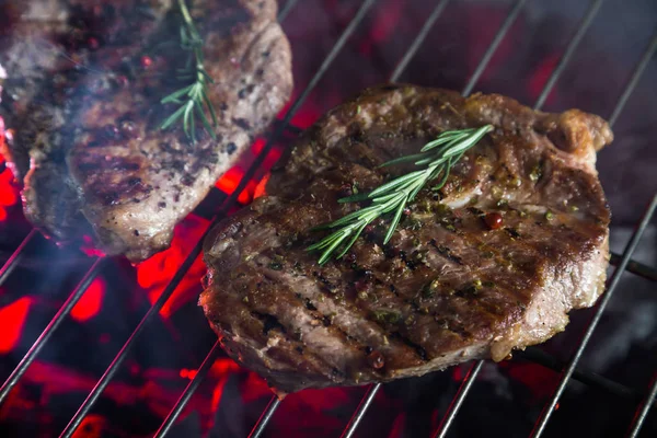 Schweinesteak Auf Dem Grill — Stockfoto