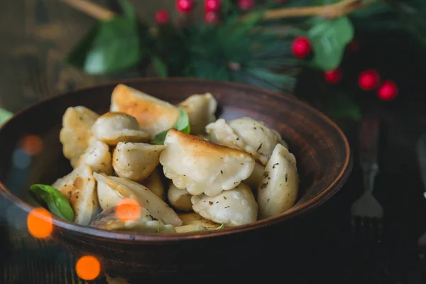 Pierogi Pelmeni Ravioli Pierogi Stole — Zdjęcie stockowe