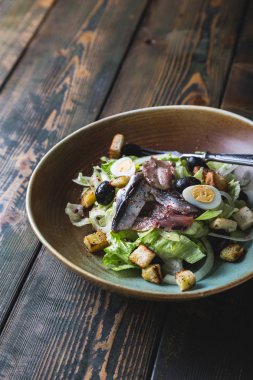 Ançüezli salata, zeytin ve kraker
