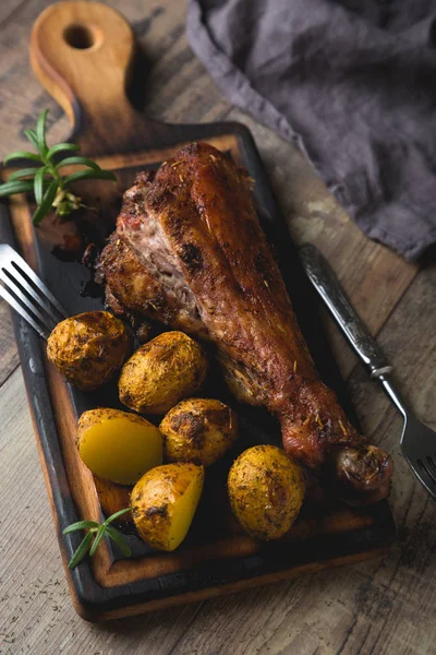 Pata Pavo Horno Con Guarnición —  Fotos de Stock