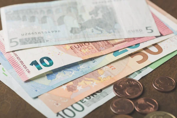 Avrupa para birimi Euro masada