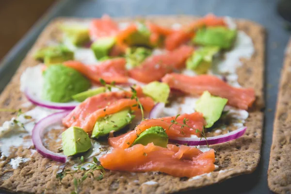 Tortilla Grano Entero Con Queso Crema Salmón — Foto de Stock