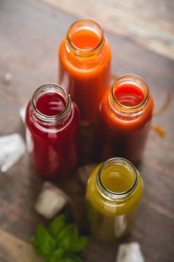 Sebze, meyve suyu ve meyve suyu.