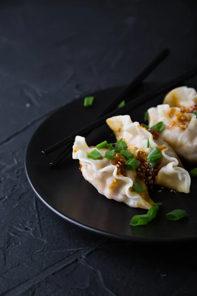 Meeresfrüchteknödel Mit Sesam Und Soße — Stockfoto