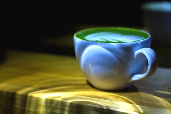 Weiße Keramiktasse Mit Grünem Matcha Latte Milch Und Rasierter Japanischer — Stockfoto