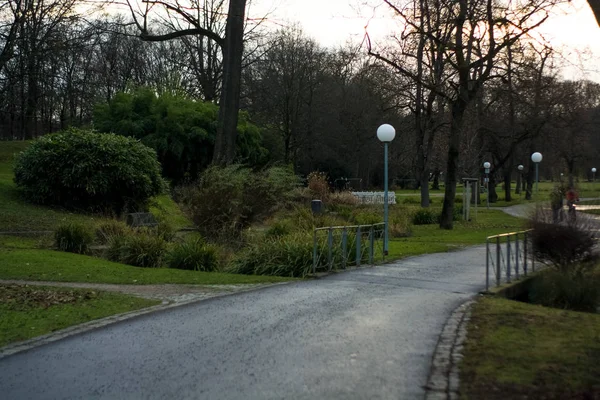 Grüner Quellpark Mit Wegen Und Radwegen Infrastruktur Platz Für Erholung — Stockfoto