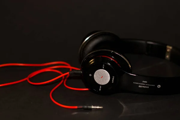 Black Background Large Headphones Listening Music Red Elements Cord — Stock Photo, Image