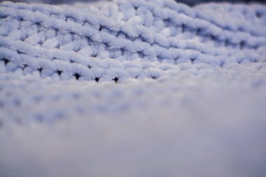 Mavi el yapımı kareli kumaş ve yastıkların arka planı veya dokusu rahat sonbahar ya da kış evlerinde.