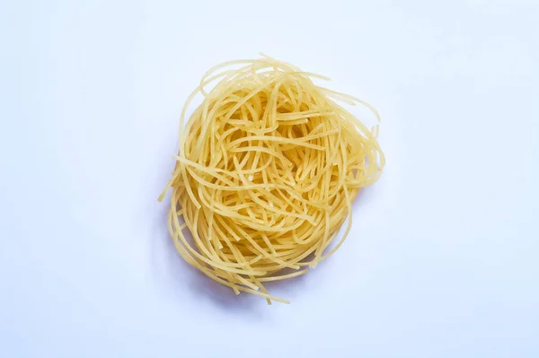 Fond Blanc Fines Nouilles Italiennes Spaghettis Pâtes Blé Cru — Photo