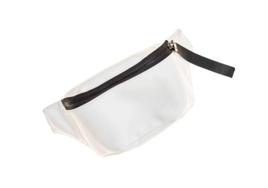 Muz torbası, bel çantası ya da fermuarlı paket. Beyaz arka planda spor aksesuarları izole edildi. Uniseks tarzı.