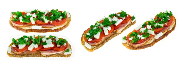 フェタチーズトースト タルタルソース パセリの緑 トマトと白の隔離された背景に暗い穀物パンにスモーク肉 — ストック写真