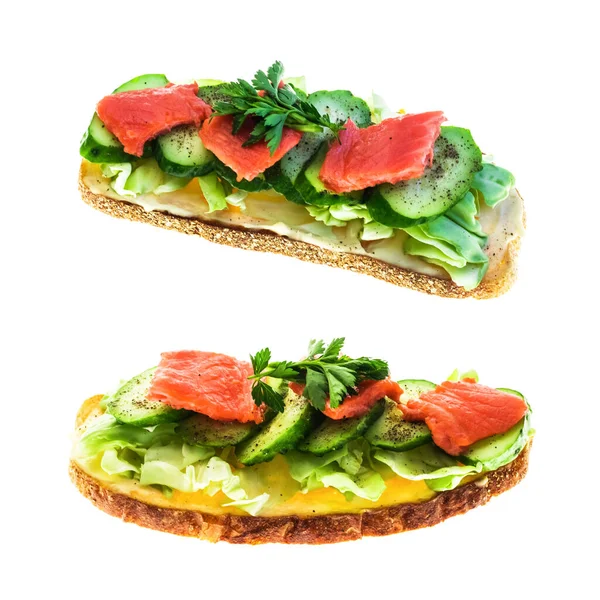 Großer Toast Aus Roggenbrot Mit Käse Kohl Petersilie Frischen Gurken — Stockfoto