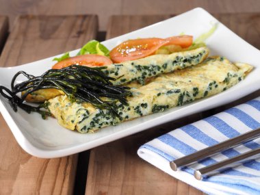 Codium kadife boynuz Spongeweed Omelette.Edible yeşil yosun Codiaceae ailesindeki pişirilir. Binominal adı: Codium tomentosum. Dünya çapında yaklaşık 50 tür vardır.