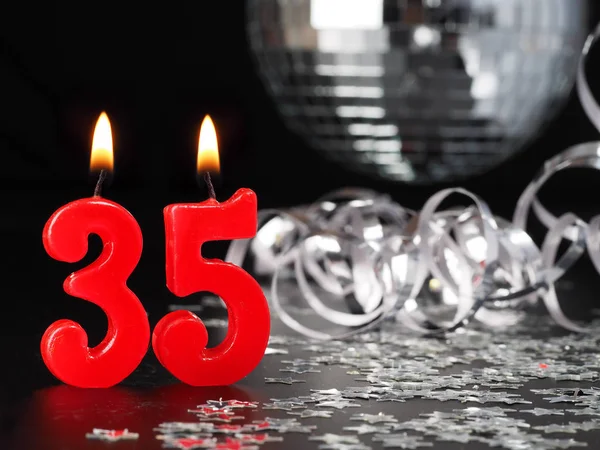 Gösterilen Kırmızı Mumlar Doğum Günü Veya Yıldönümü Partisi Için Arka — Stok fotoğraf
