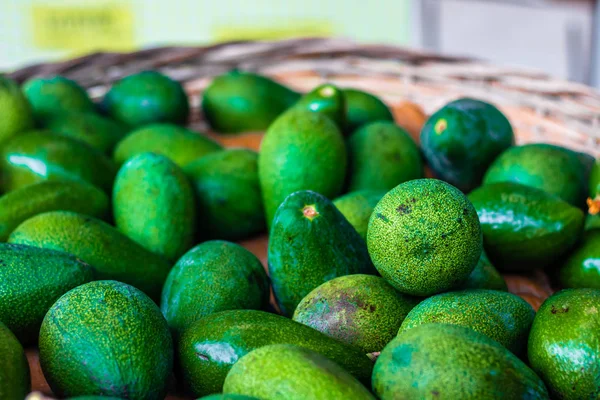 Pastel yeşil renkli güzel limonlara yakın çekim