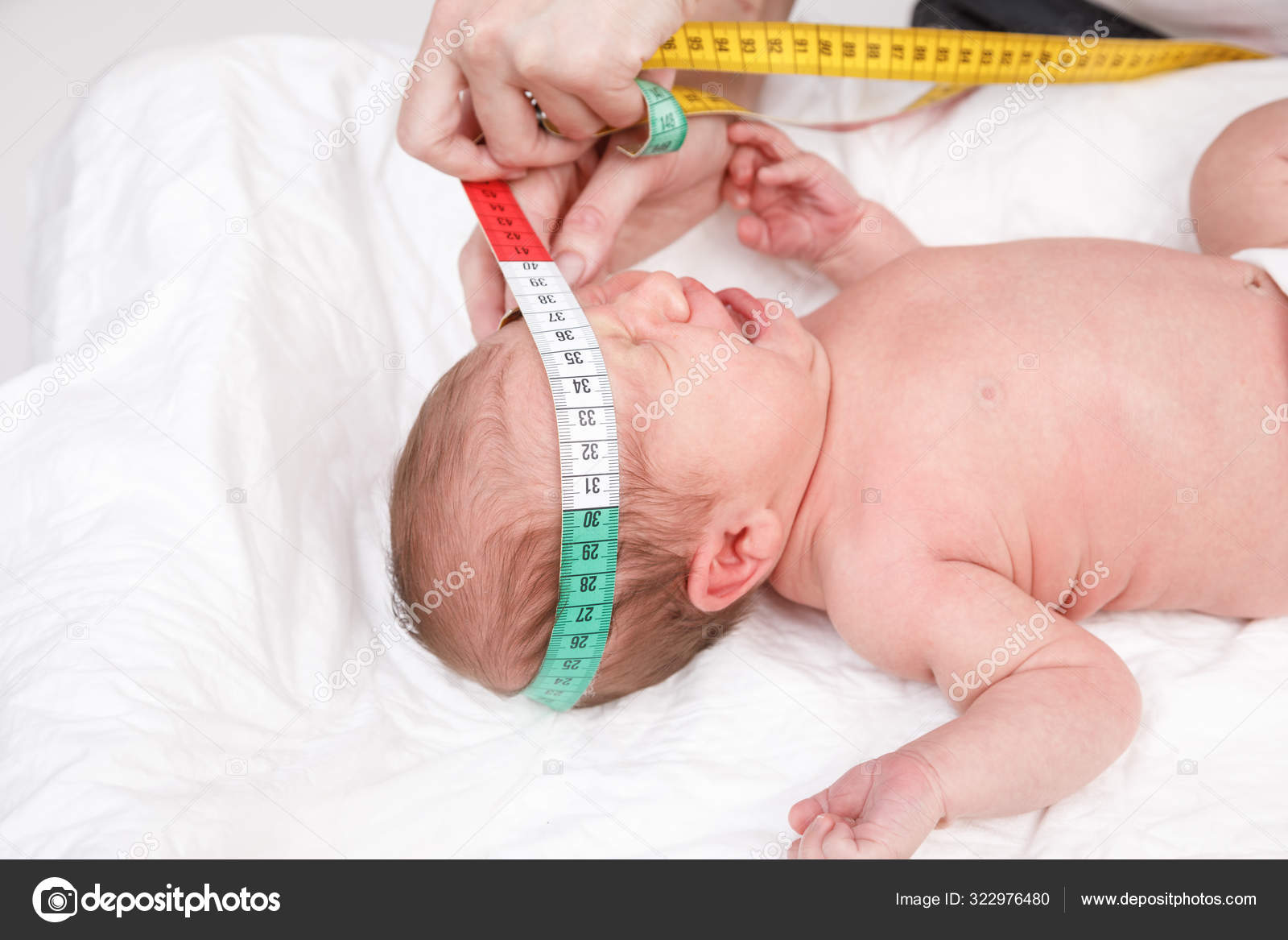 https://st3.depositphotos.com/1796022/32297/i/1600/depositphotos_322976480-stock-photo-newborn-medical-exam-doctor-checking.jpg