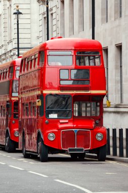 Londra 'da ikonik kırmızı Routemaster çift katlı otobüsler