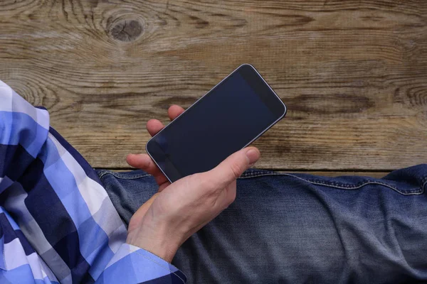 Man bedrijf telefoon — Stockfoto